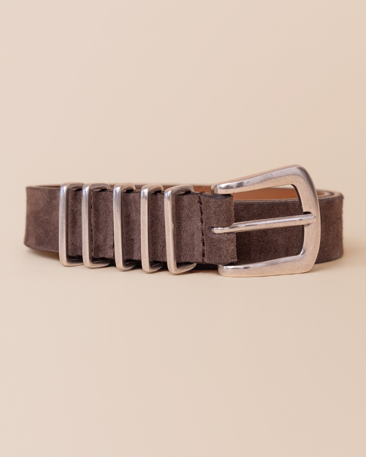 Image 1: chain-link hardware detail