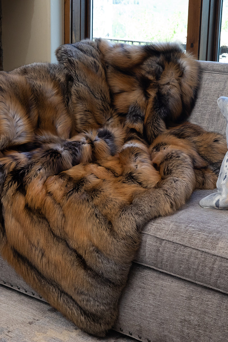 Natural crystal fox fur luxury blanket 70x70 — full-skin pale ivory and white with dark tips, custom-made by Hyde