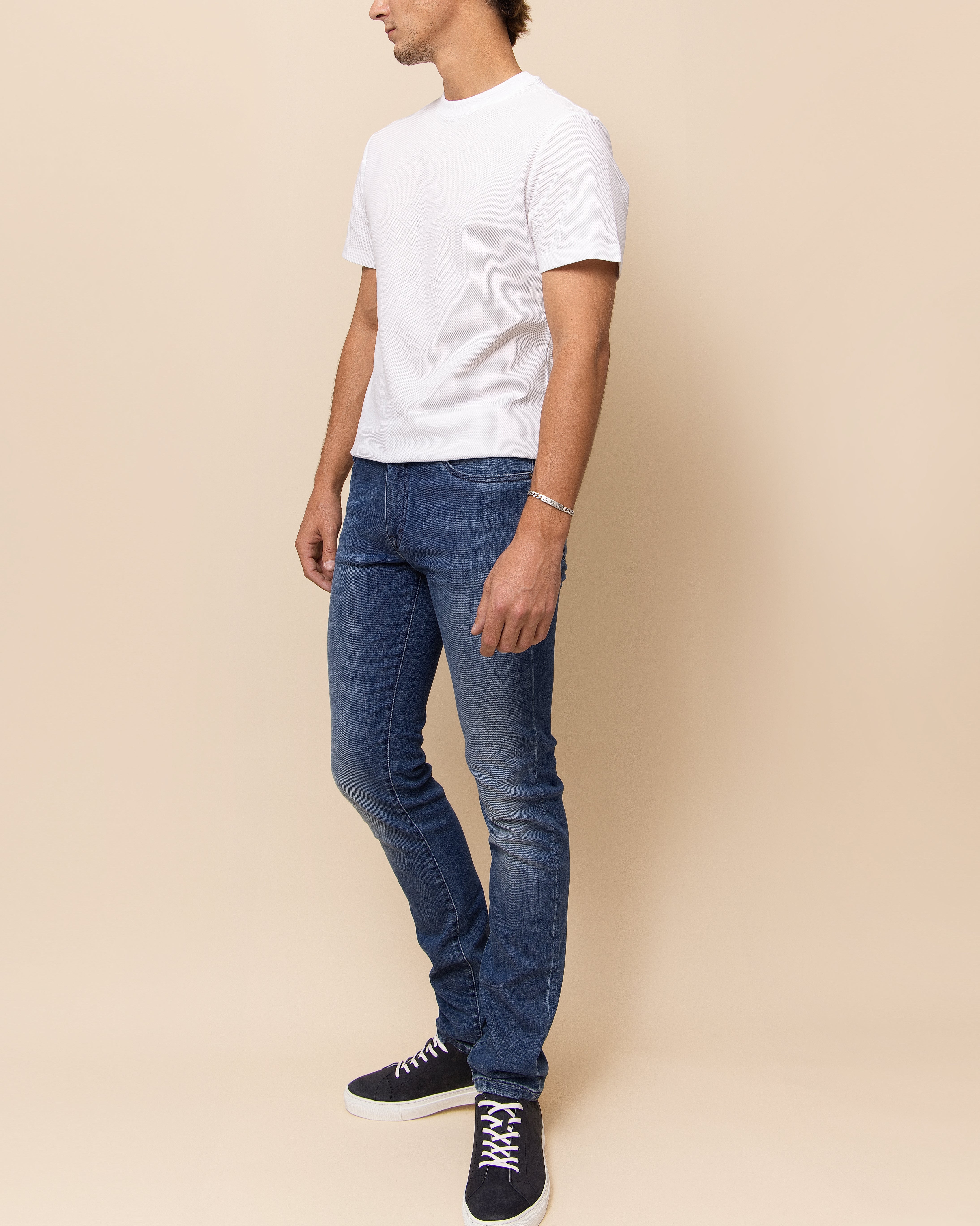 White honeycomb pique cotton crew neck tee showing ribbed neckline and textured knit, HYDE Brescia by Emiliano Zapata