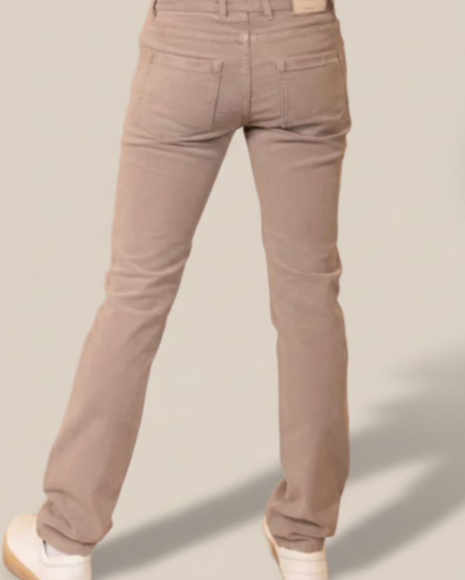 Person wearing beige pants and a white shirt on a brown background