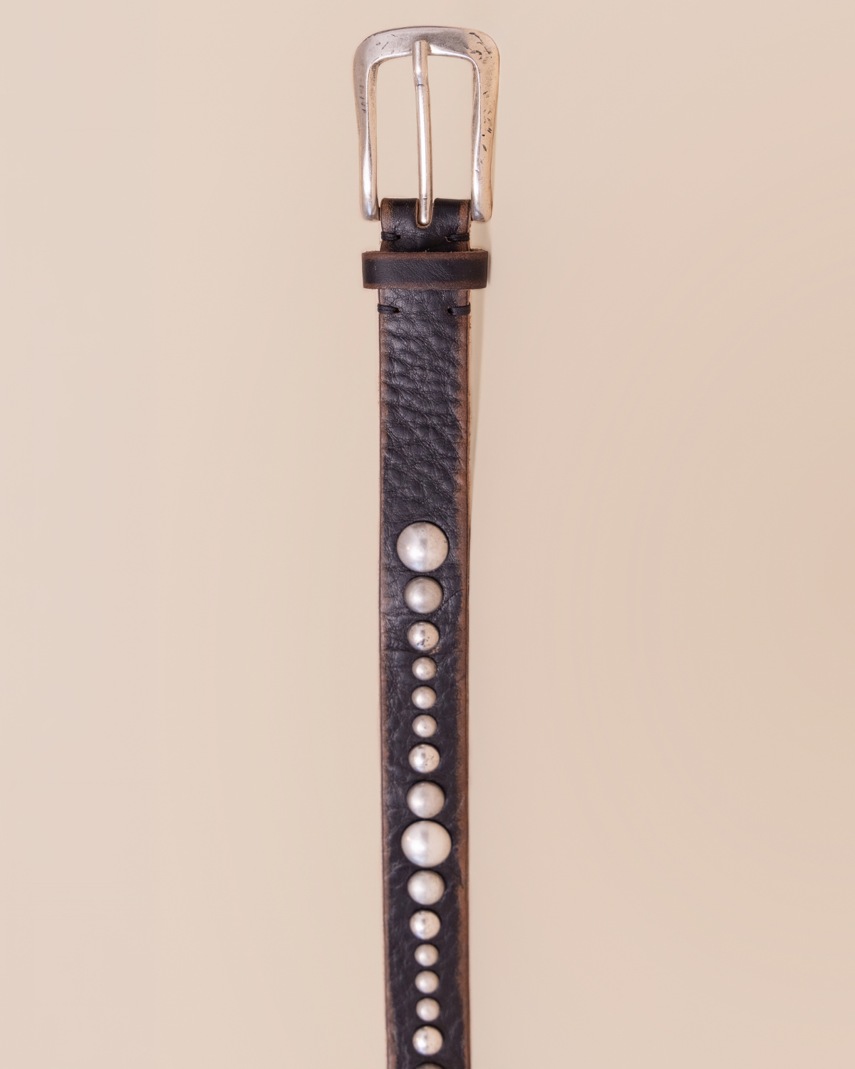  antiqued buckle and slim silhouette detail