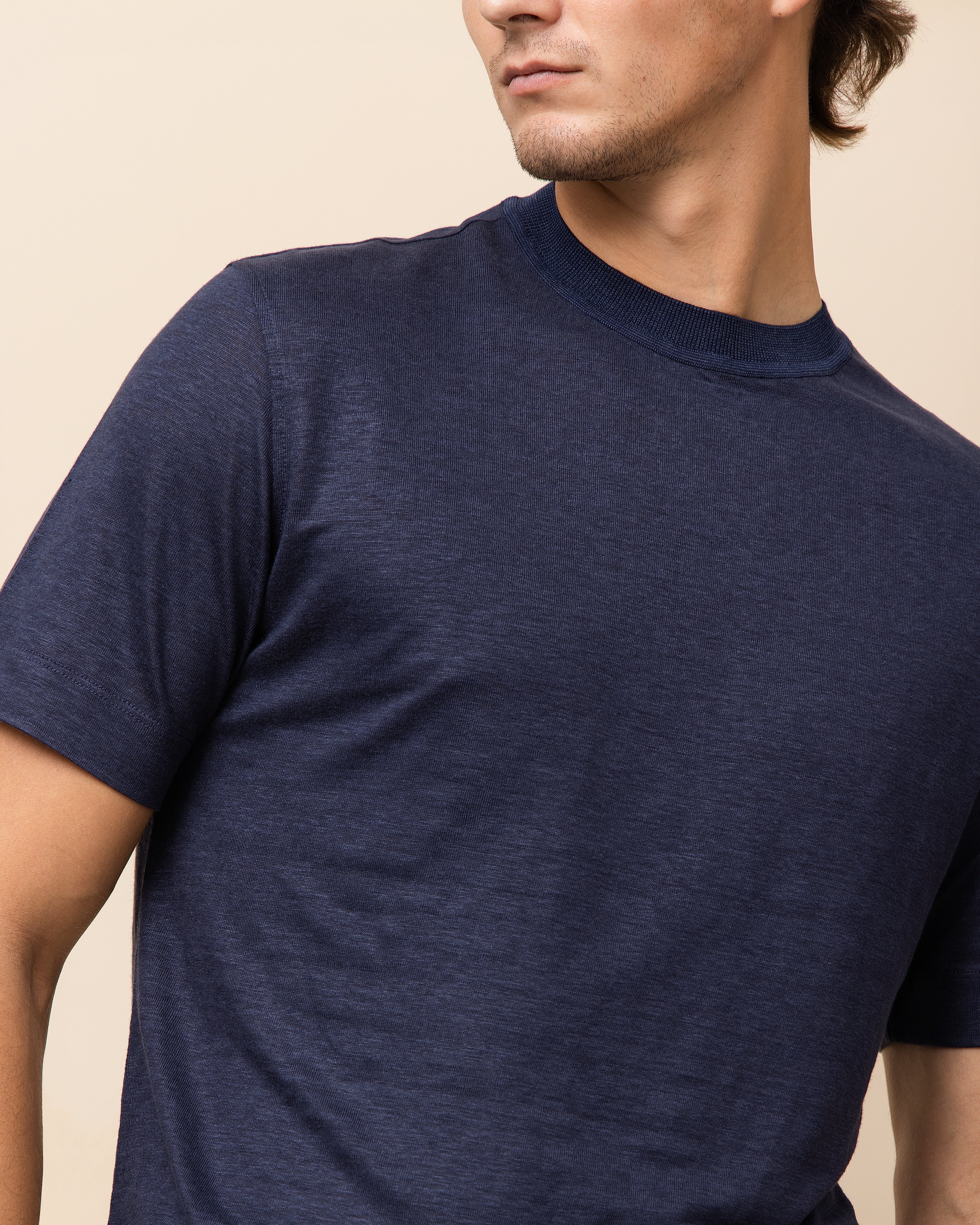 Navy 100% Italian linen crew neck tee showing ribbed neckline and linen jersey knit texture, HYDE Venezia by Emiliano Zapata