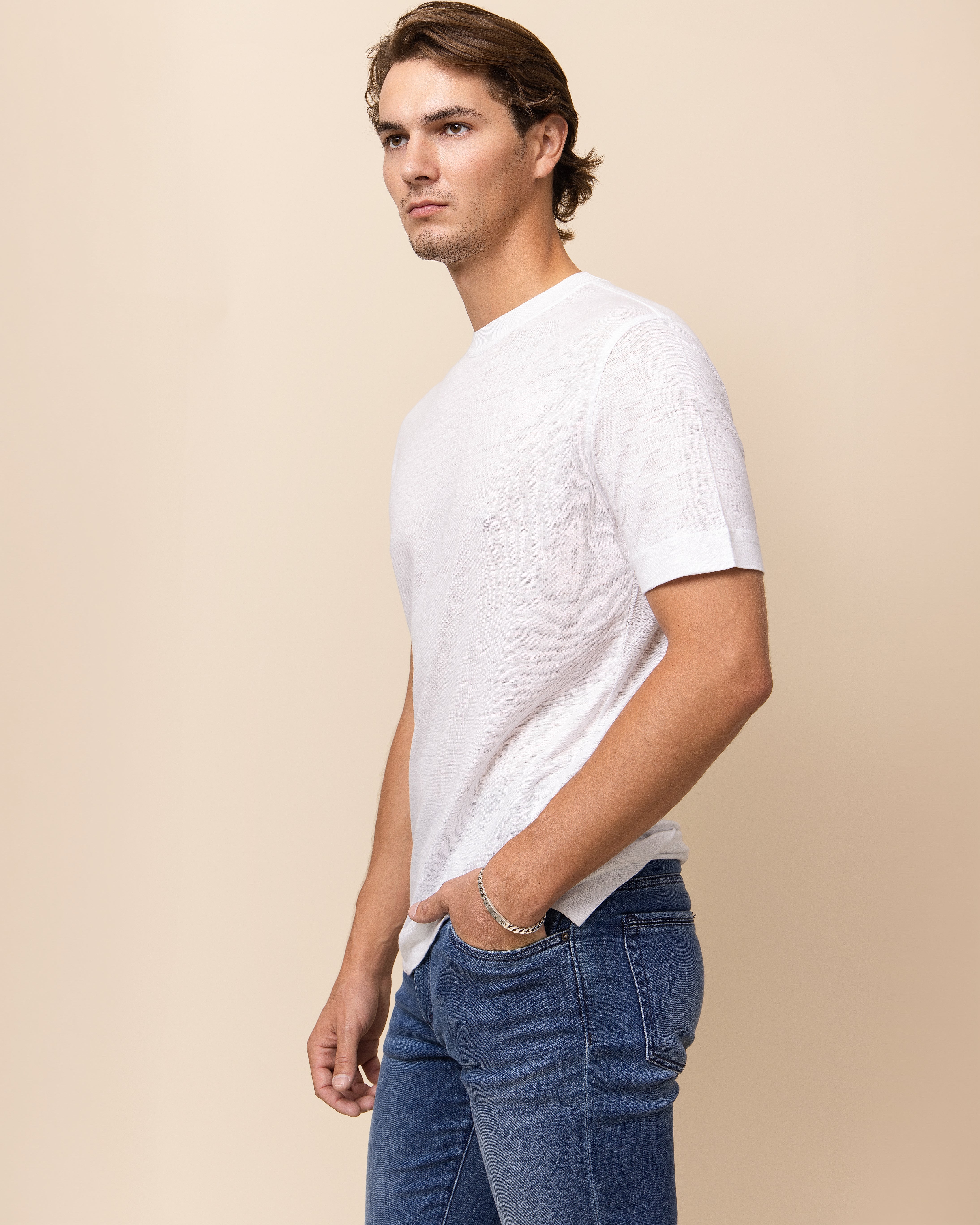 White 100% Italian linen crew neck tee showing ribbed neckline and linen jersey knit texture, HYDE Venezia by Emiliano Zapata