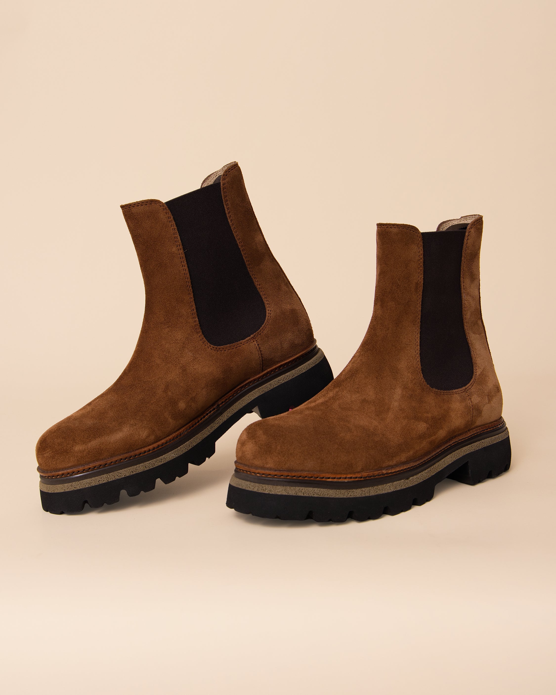 Tabacco suede stivaletto by Calò for HYDE, close view of soft nap and clean seam finish